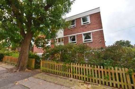 2 bedroom Flat for s...